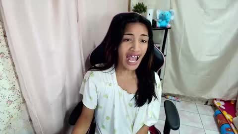 annebisyosa_angela online show from January 10, 8:36 pm