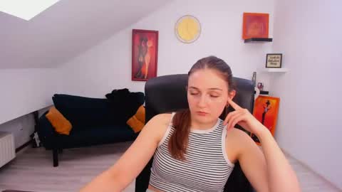 annewilsonn online show from April 28, 3:27 pm