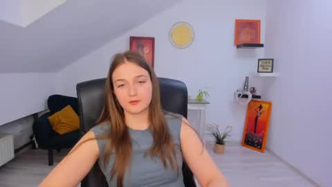 annewilsonn online show from April 29, 3:39 pm