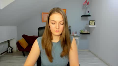 annewilsonn online show from January 13, 2:47 pm