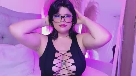annie_20_ online show from June 12, 6:07 pm