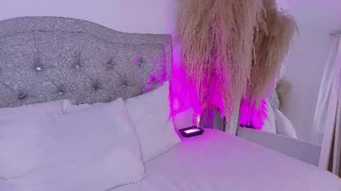 annie_20_ online show from June 15, 5:27 pm