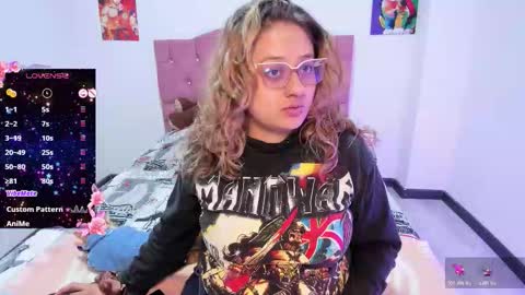 Snapshot of annie_bigboobs_ chatting on October 25, 4:35 am Ana Bolena independent model online show from October 25, 4:35 am