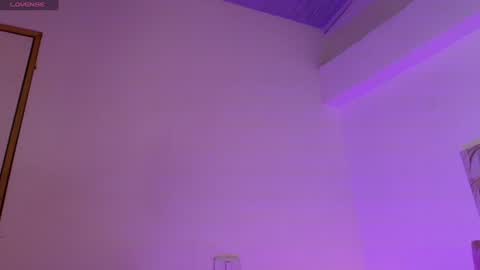 Annie Bonnie   online show from June 19, 11:38 am