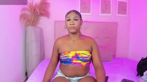 annie_dolce_ online show from June 25, 11:59 am