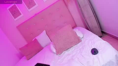 annie_dolce_ online show from February 7, 2:03 am