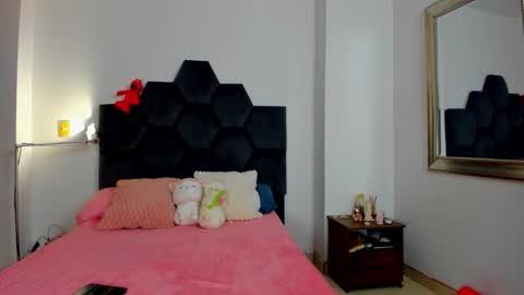 Annie online show from December 16, 6:25 pm