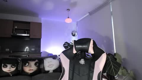 annie  online show from December 3, 9:37 pm