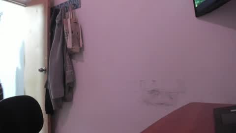 annie_rosse1017 online show from April 26, 9:45 pm