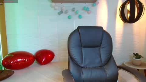 A N N I E online show from March 17, 1:27 pm