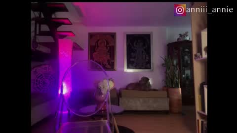 Snapshot of annie_snow_ chatting on September 29, 10:09 pm JEANNE no olvides seguirme dont forget follow me uu online show from September 29, 10:09 pm