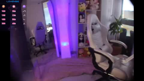 JEANNE no olvides seguirme dont forget follow me  uu online show from June 19, 10:38 pm