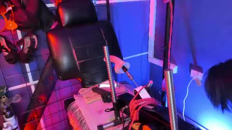 annie_wigg_ online show from July 7, 12:20 pm
