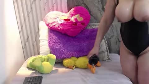 annie_wigg_ online show from September 25, 3:35 am