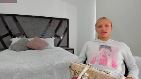 Annie and Stefan online show from January 22, 12:49 pm