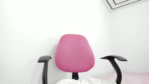 Snapshot of anniegray_12 chatting on February 21, 9:22 pm Annie online show from February 21, 9:22 pm