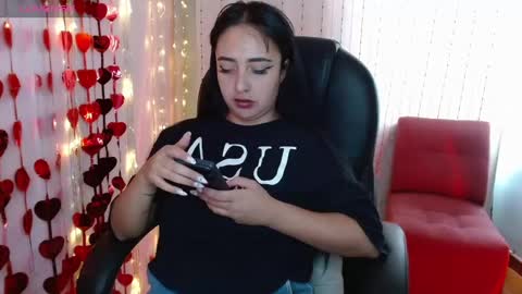 Snapshot of anniehh_ chatting on March 6, 6:48 pm   Annie  Independent model Hello all offline tokens are appreciated  thank you for your support.33 online show from March 6, 6:48 pm