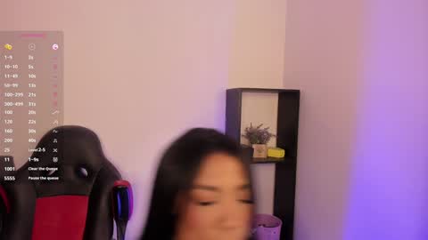 A N N I E online show from January 4, 8:39 am