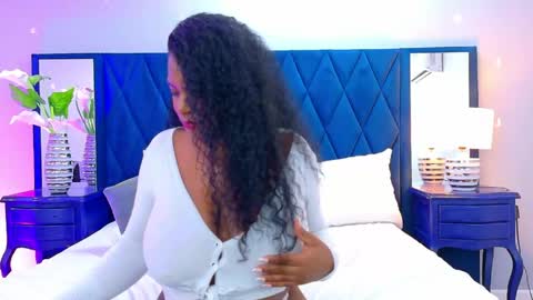 Annie Leigt online show from April 25, 1:02 pm