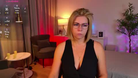 Annie online show from August 6, 6:55 am