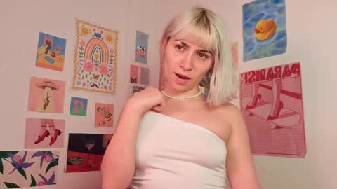 annietinky online show from May 11, 3:13 am