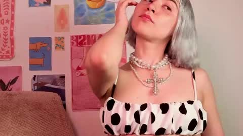annietinky online show from June 1, 3:52 am