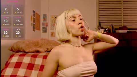 annietinky online show from November 17, 2:25 am