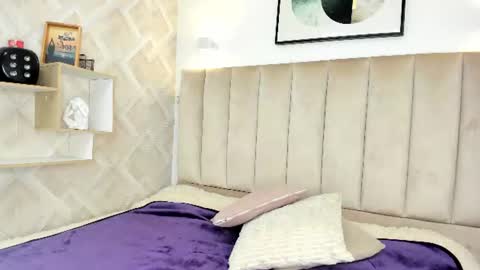 Annie Queen online show from June 16, 3:32 am