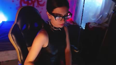 Annie Walker online show from October 22, 3:31 am
