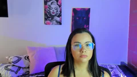 Snapshot of annimendoza chatting on January 20, 1:53 pm annimendoza online show from January 20, 1:53 pm