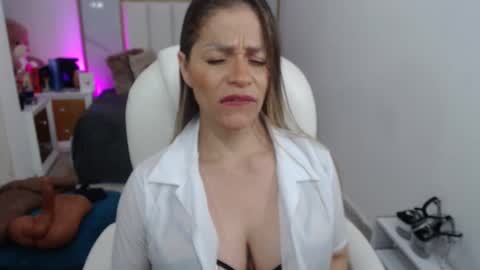 anna online show from March 10, 3:09 pm