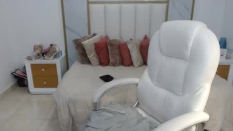 anna online show from October 7, 4:25 pm