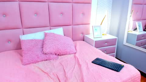 anntonellalopez online show from December 30, 11:49 pm