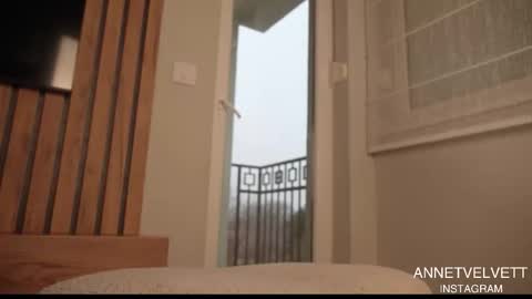 Anna online show from November 12, 1:46 pm