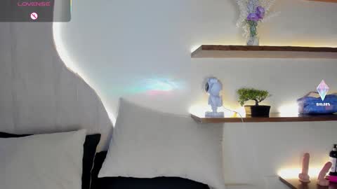 A N N Y E  online show from November 7, 1:57 pm