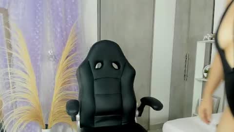 Anny online show from June 25, 6:46 pm