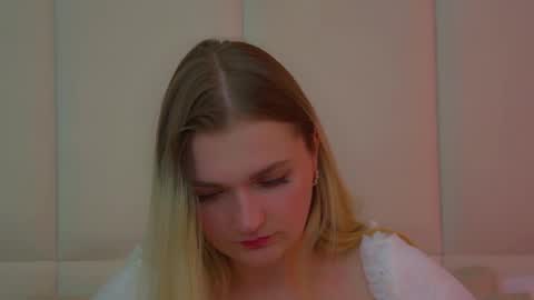 annyraii online show from March 12, 7:12 am