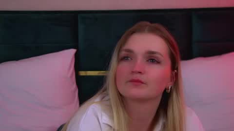 annyraii online show from March 8, 2:04 am