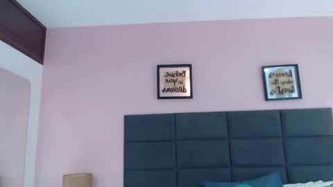 annysmitth online show from December 14, 2:33 am