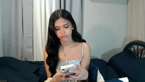 anok_yaii online show from May 1, 6:13 pm