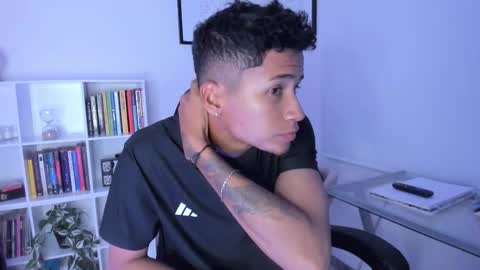 anozly online show from March 17, 6:29 am