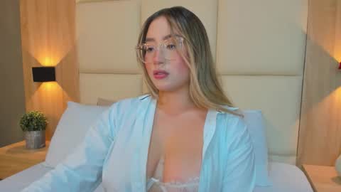 A N T O N E L L A  online show from November 13, 12:52 pm