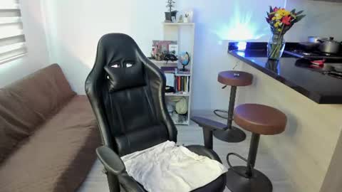 help me reach 100 likes babe online show from July 17, 10:22 pm