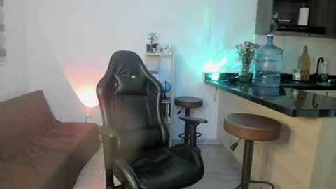 help me reach 100 likes babe online show from June 25, 3:25 am