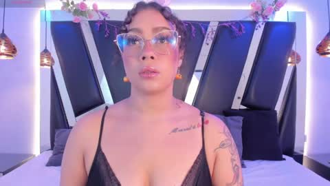 A N T O N E L L E  online show from May 5, 11:27 am