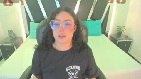 A N T O N E L L E  online show from July 11, 11:46 am