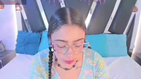 A N T O N E L L E  online show from July 24, 11:40 am