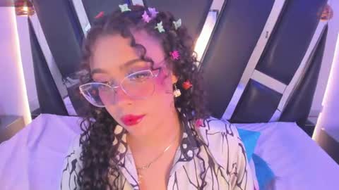 A N T O N E L L E  online show from June 21, 11:38 am