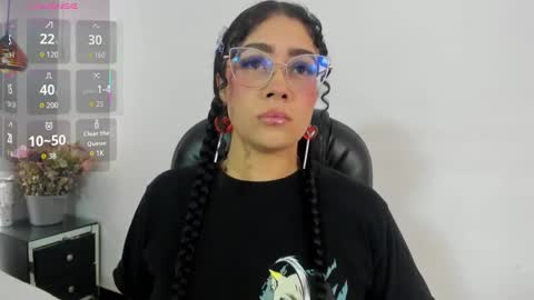 A N T O N E L L E  online show from November 12, 11:34 am