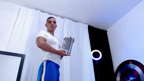 Instagram miguelangel1802  online show from April 23, 3:36 am